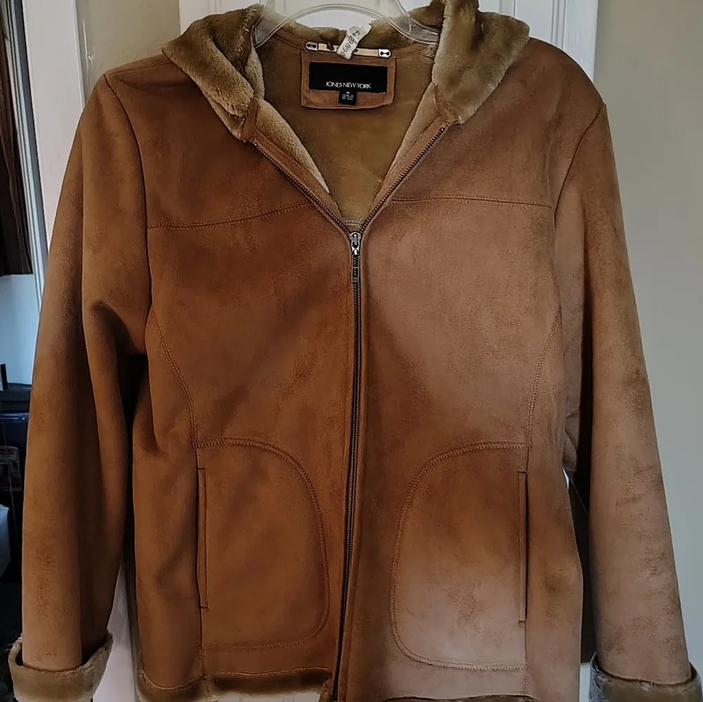 Women's Jones New York Beige Tan. Very Good Condition. - Picture 3 of 10